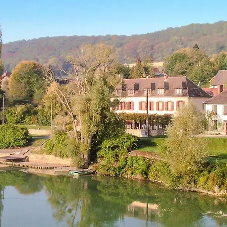 Appartement Jolie Vue Riviere Jaulgonne